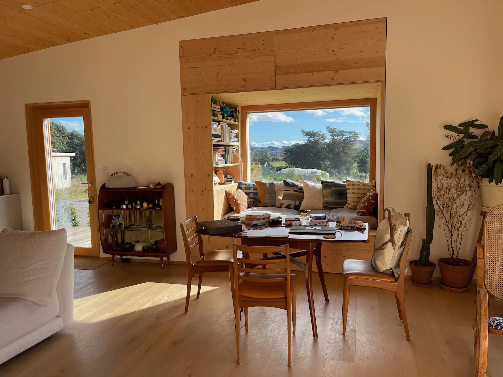 Table Nook WS Mangaroa house Steinemann Builders Construction Design